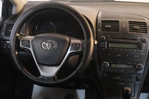 Седан Toyota Avensis 2009 года, 1199000 рублей, Омск