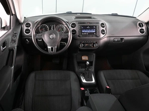 Внедорожник Volkswagen Tiguan 2012 года, 1350000 рублей, Ростов-на-Дону