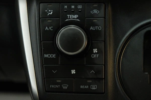 Минивэн Toyota Wish 2014 года, 1699000 рублей, Омск