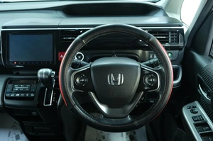Минивэн Honda Stepwgn Spada 2015 года, 1889000 рублей, Омск