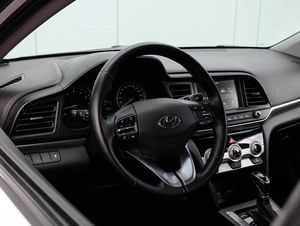 Седан Hyundai Elantra 2019 года, 1349000 рублей, Большой Сочи