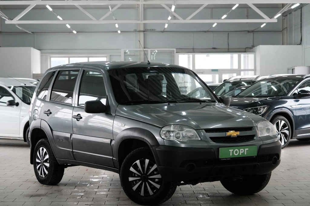 Внедорожник Chevrolet Niva 2017 года, 669000 рублей, Омск