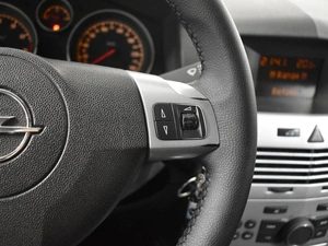 Седан Opel Astra 2012 года, 436100 рублей, Казань