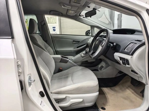 Лифтбек Toyota Prius 2015 года, 1290000 рублей, Барнаул