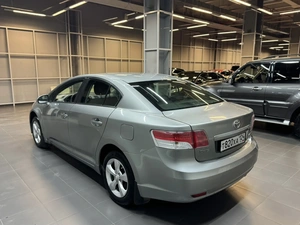 Седан Toyota Avensis 2011 года, 1147000 рублей, Красноярск
