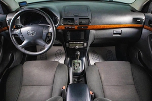 Седан Toyota Avensis 2006 года, 819000 рублей, Сургут