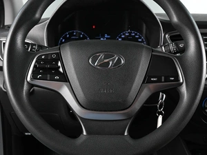 Седан Hyundai Solaris 2021 года, 1635000 рублей, Аксай