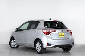 Хетчбэк Toyota Vitz 2018 года, 1199000 рублей, Новосибирск