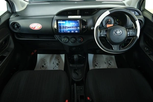 Хетчбэк Toyota Vitz 2019 года, 1069000 рублей, Омск