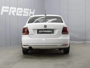 Седан Volkswagen Polo 2017 года, 950000 рублей, Омск