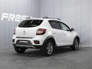 Хетчбэк Renault Sandero 2021 года, 1300000 рублей, Омск