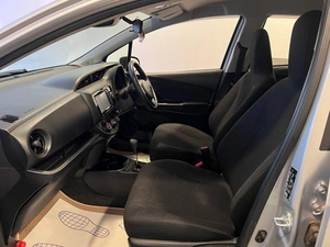 Хетчбэк Toyota Vitz 2018 года, 949000 рублей, Красноярск