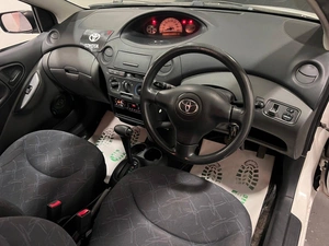 Хетчбэк Toyota Vitz 2004 года, 449000 рублей, Красноярск