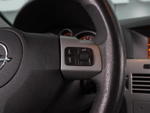 Седан Opel Astra 2011 года, 699000 рублей, Воронеж