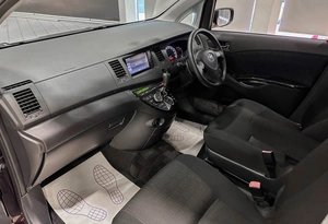 Минивэн Toyota Isis 2012 года, 1297000 рублей, Красноярск