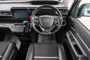 Минивэн Honda Stepwgn Spada 2016 года, 1999000 рублей, Красноярск