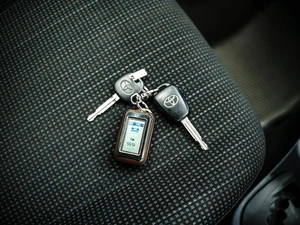 Хетчбэк Toyota Vitz 2018 года, 980000 рублей, Красноярск