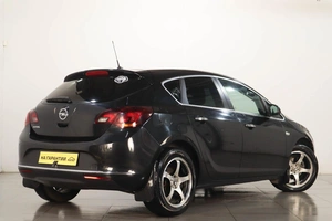 Хетчбэк Opel Astra 2013 года, 699000 рублей, Челябинск