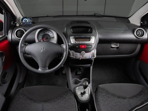 Хетчбэк Peugeot 107 2011 года, 530000 рублей, Тюмень