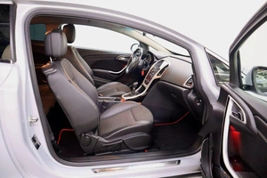 Хэтчбек Opel Astra 2012 года, 880000 рублей, Брянск