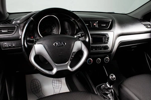Седан Kia Rio 2015 года, 969000 рублей, Сургут