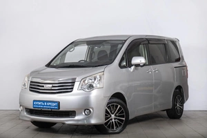 Минивэн Toyota Noah 2011 года, 1439000 рублей, Томск