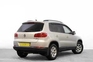 Внедорожник Volkswagen Tiguan 2012 года, 1189000 рублей, Барнаул