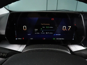 Седан Chevrolet Monza 2023 года, 1729000 рублей, Красный Пахарь