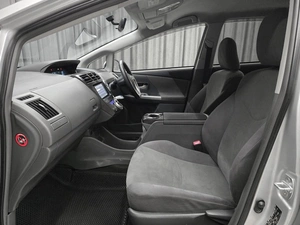 Универсал Toyota Prius Alpha 2011 года, 1100000 рублей, Красноярск