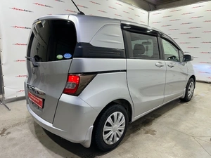 Минивэн Honda Freed 2010 года, 995000 рублей, Красноярск