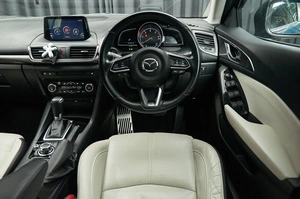 Седан Mazda Axela 2016 года, 1349000 рублей, Красноярск