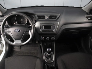 Седан Kia Rio 2017 года, 1100000 рублей, Омск