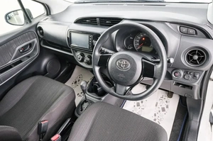 Хетчбэк Toyota Vitz 2019 года, 989000 рублей, Красноярск