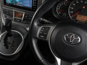 Хетчбэк Toyota Ractis 2012 года, 1105000 рублей, Тюмень