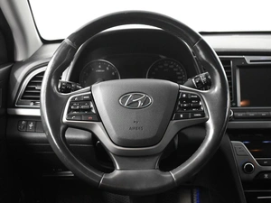 Седан Hyundai Elantra 2017 года, 1399900 рублей, Казань