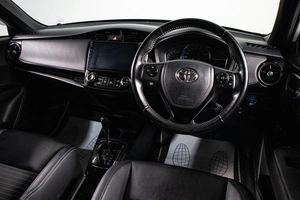 Универсал Toyota Corolla Fielder 2018 года, 1609000 рублей, Сургут
