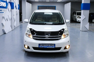 Минивэн Toyota Isis 2008 года, 998000 рублей, Солонцы