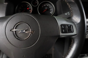 Седан Opel Astra 2010 года, 529000 рублей, Пермь