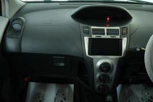 Хетчбэк Toyota Vitz 2010 года, 599000 рублей, Омск