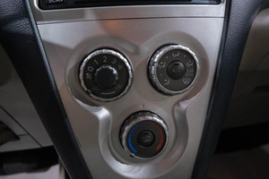 Седан Toyota Yaris 2007 года, 559000 рублей, Новокузнецк