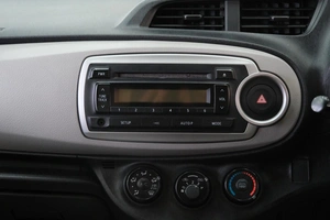 Хетчбэк Toyota Vitz 2011 года, 849000 рублей, Омск