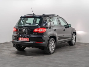 Внедорожник Volkswagen Tiguan 2010 года, 1155000 рублей, Красноярск