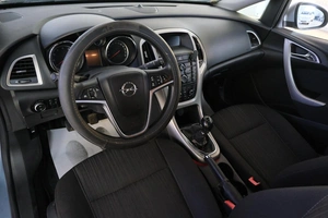 Хетчбэк Opel Astra 2011 года, 819000 рублей, Омск