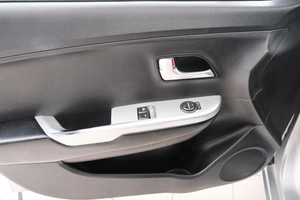 Хетчбэк Kia Rio 2015 года, 799000 рублей, Красноярск