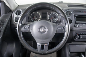 Внедорожник Volkswagen Tiguan 2015 года, 1749000 рублей, Пермь