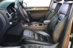 Внедорожник Volkswagen Touareg 2013 года, 2099000 рублей, Омск