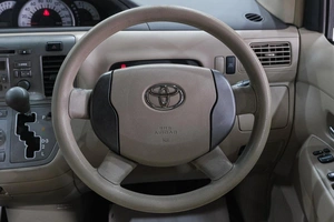 Минивэн Toyota Raum 2003 года, 569000 рублей, Новокузнецк