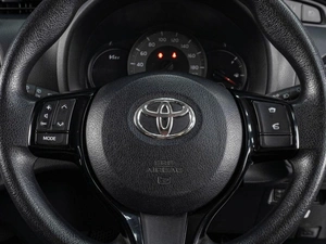 Хетчбэк Toyota Vitz 2017 года, 929000 рублей, Тюмень