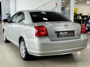Седан Toyota Avensis 2004 года, 787000 рублей, Солонцы