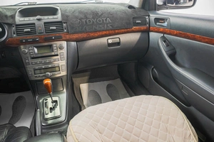 Седан Toyota Avensis 2004 года, 1019000 рублей, Барнаул